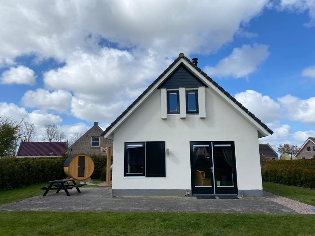 Vila The Frisian Beach House Met Scandinavische Barrel Sauna Tzummarum Exteriér fotografie